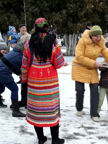 Куклы в народных костюмах – "Девчушки-болтушки"