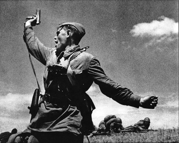 Солдаты ВОВ №32 - Политработник артиллерийских частей РККА, 1942 г.