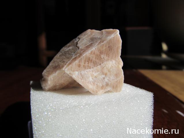 Минералы Сокровища Земли №31 - Ортоклаз