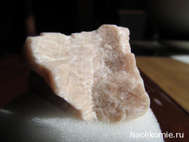 Минералы Сокровища Земли №31 - Ортоклаз