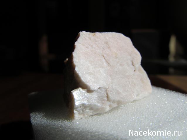 Минералы Сокровища Земли №31 - Ортоклаз