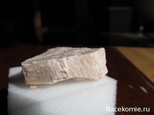 Минералы Сокровища Земли №31 - Ортоклаз