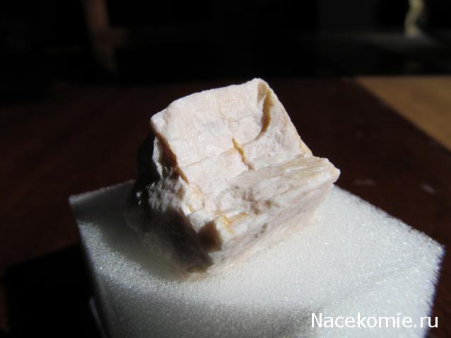 Минералы Сокровища Земли №31 - Ортоклаз