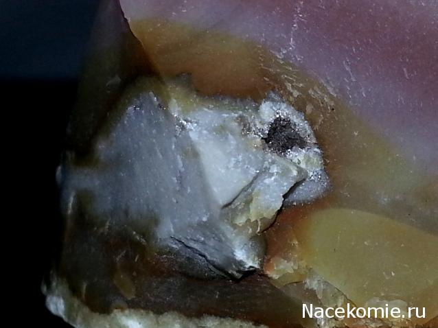 Минералы Сокровища Земли №29 - Халцедон