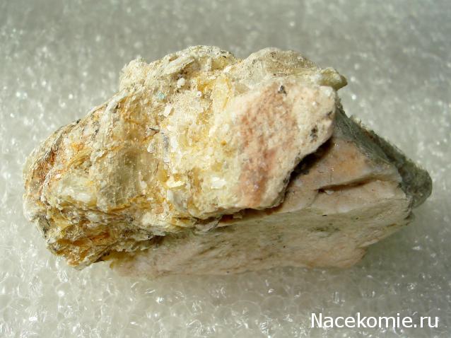 Минералы Сокровища Земли №31 - Ортоклаз