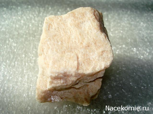 Минералы Сокровища Земли №31 - Ортоклаз