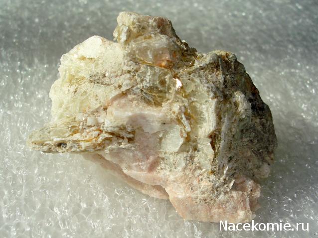 Минералы Сокровища Земли №31 - Ортоклаз