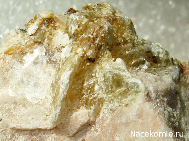 Минералы Сокровища Земли №31 - Ортоклаз