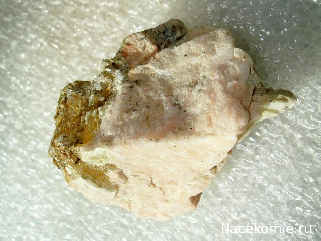 Минералы Сокровища Земли №31 - Ортоклаз