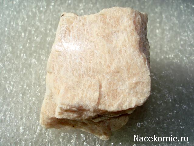 Минералы Сокровища Земли №31 - Ортоклаз