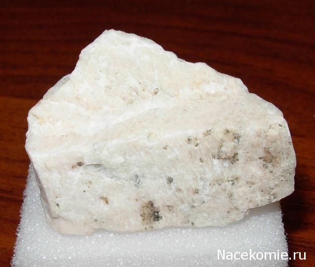 Минералы Сокровища Земли №31 - Ортоклаз