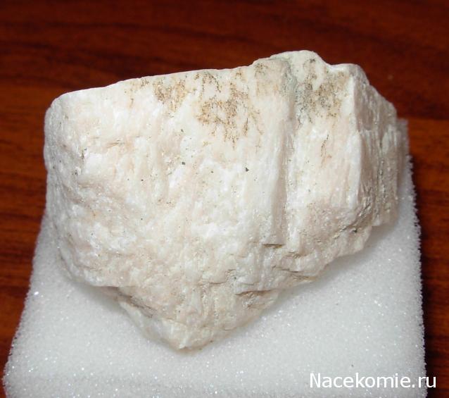 Минералы Сокровища Земли №31 - Ортоклаз