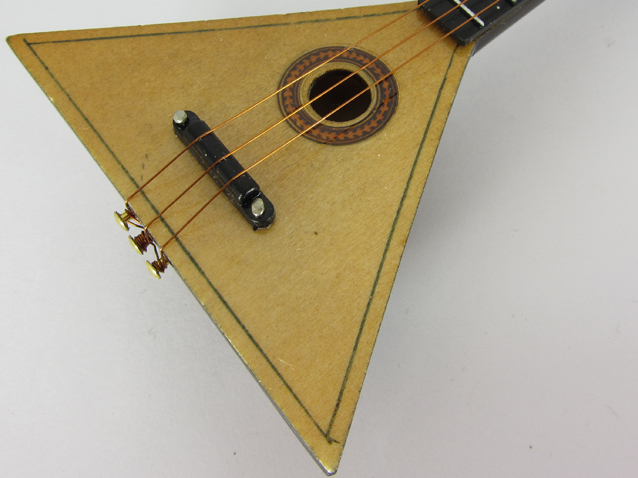 Музыкальные инструменты №10 - Балалайка