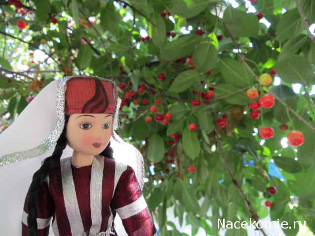 Куклы в народных костюмах №63 Кукла в праздничном костюме крымской татарки