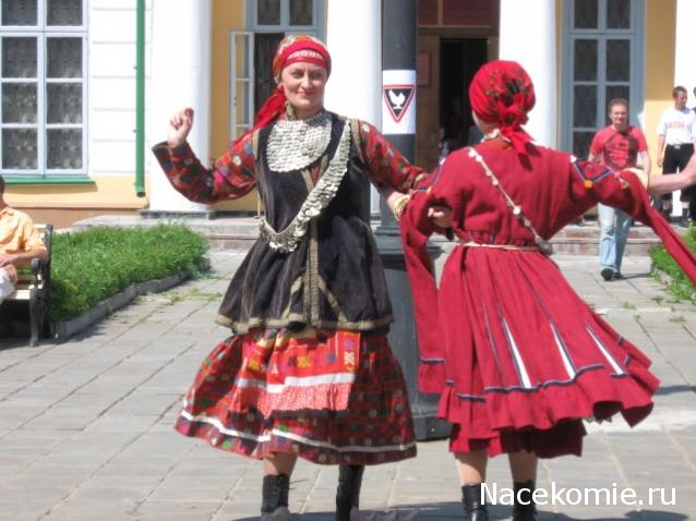 Куклы в народных костюмах №65 Кукла в удмуртском женском костюме ...