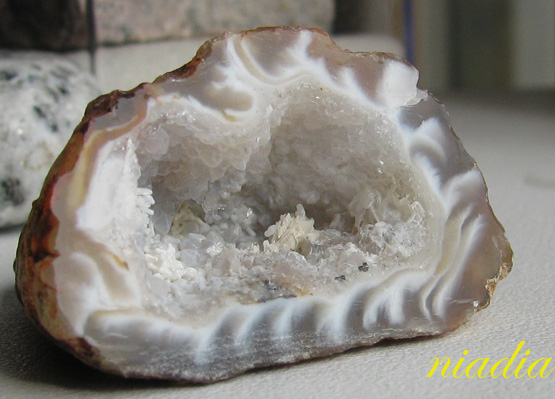 Минералы Сокровища Земли №42 - Жеода Халцедона