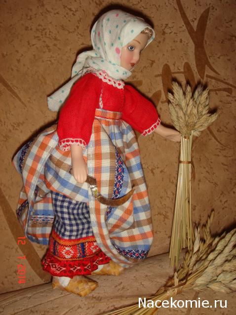 Куклы в народных костюмах №61 Кукла в жатвенном костюме Олонецкой губернии