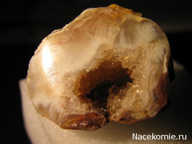 Минералы Сокровища Земли №42 - Жеода Халцедона