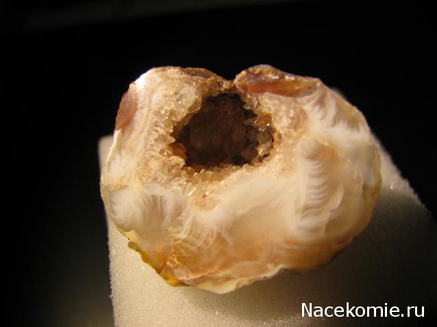 Минералы Сокровища Земли №42 - Жеода Халцедона