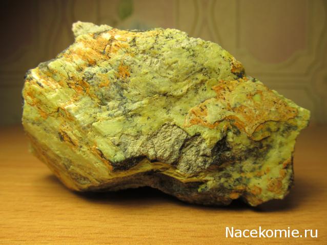 Минералы Сокровища Земли №48 - Серпентин