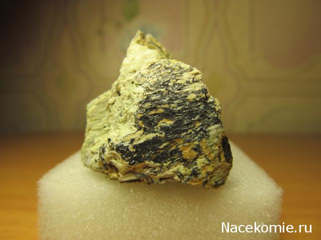 Минералы Сокровища Земли №48 - Серпентин