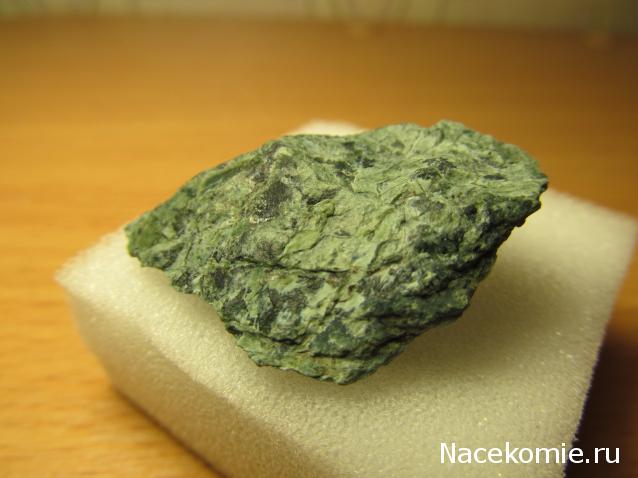 Минералы Сокровища Земли №48 - Серпентин