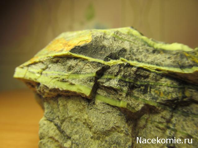 Минералы Сокровища Земли №48 - Серпентин