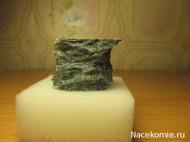 Минералы Сокровища Земли №48 - Серпентин