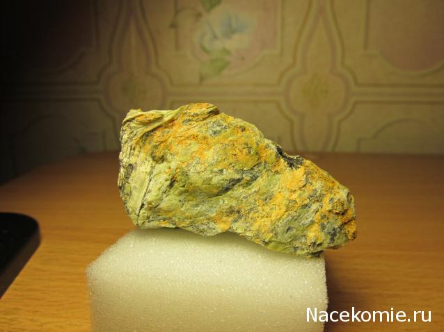 Минералы Сокровища Земли №48 - Серпентин