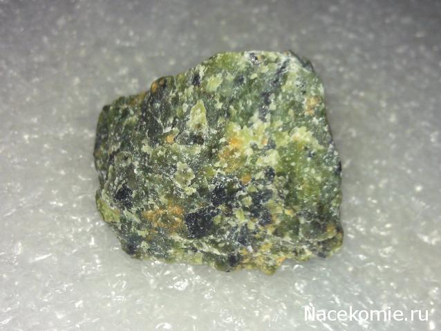 Минералы Сокровища Земли №48 - Серпентин