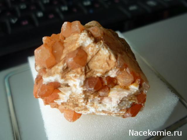 Минералы Сокровища Земли №53 - Красный кварц