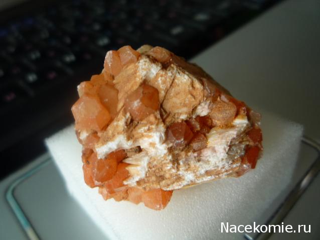 Минералы Сокровища Земли №53 - Красный кварц