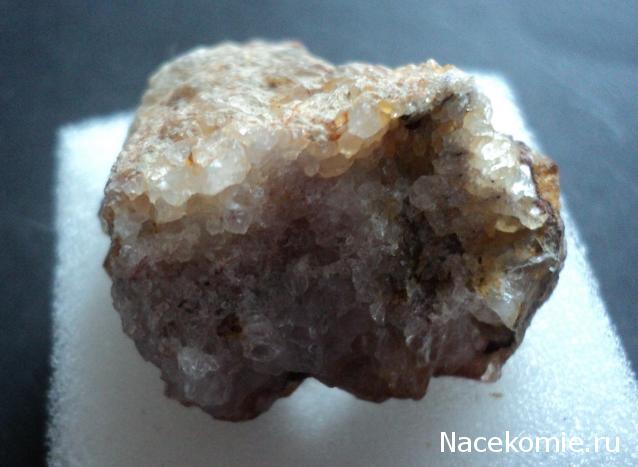 Минералы Сокровища Земли №53 - Красный кварц