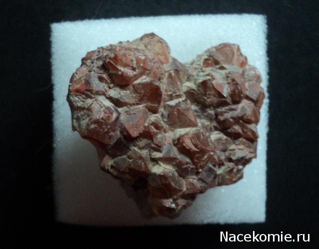 Минералы Сокровища Земли №53 - Красный кварц