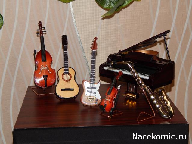 Стеллаж для хранения коллекции + подставки