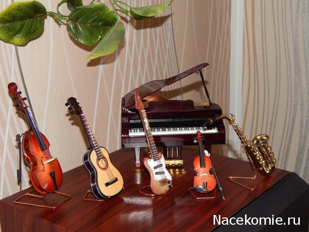 Стеллаж для хранения коллекции + подставки