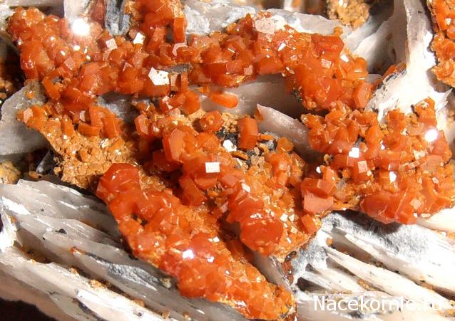 Минералы Сокровища Земли №59 - Ванадинит