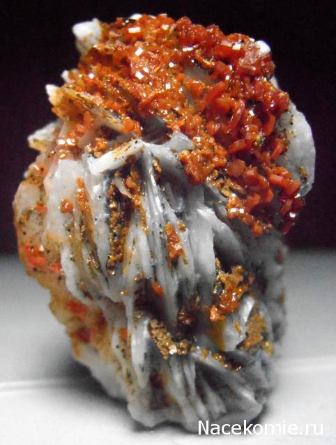 Минералы Сокровища Земли №59 - Ванадинит