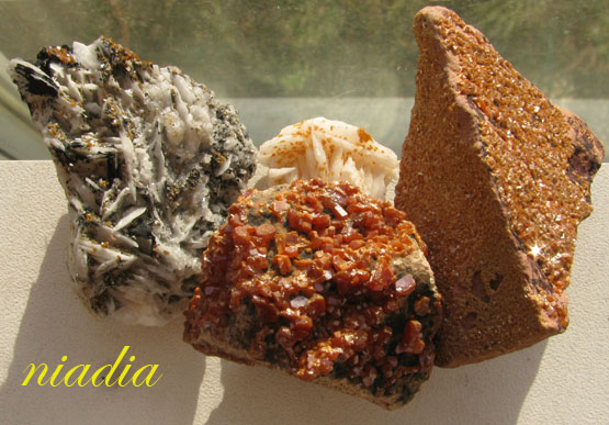 Минералы Сокровища Земли №59 - Ванадинит