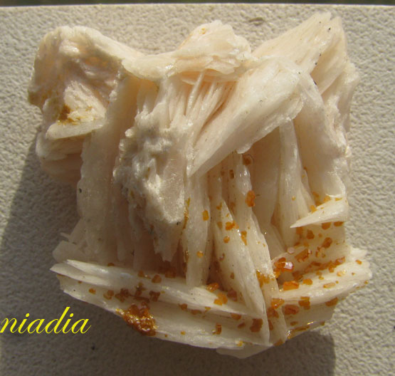 Минералы Сокровища Земли №59 - Ванадинит