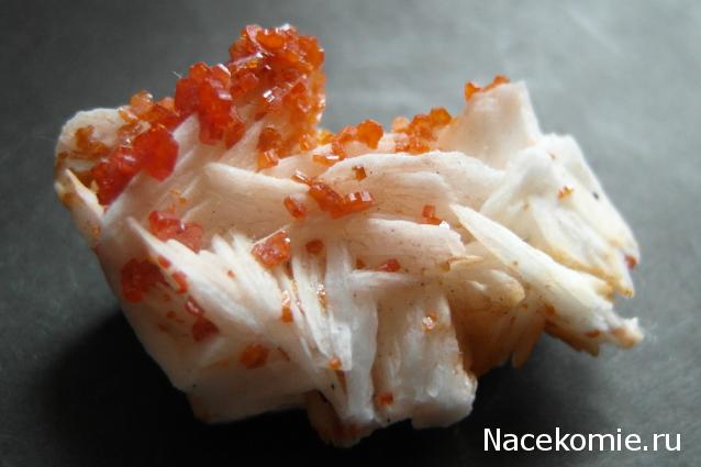 Минералы Сокровища Земли №59 - Ванадинит