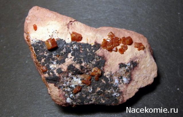 Минералы Сокровища Земли №59 - Ванадинит