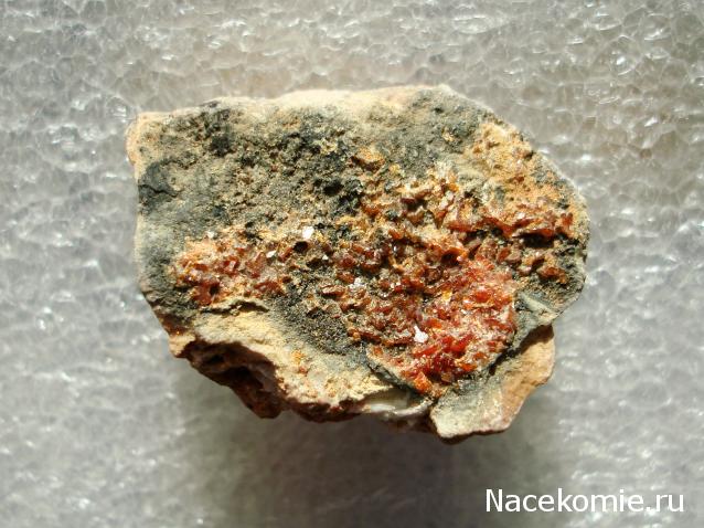 Минералы Сокровища Земли №59 - Ванадинит