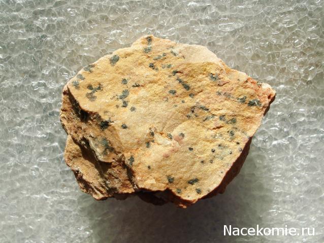 Минералы Сокровища Земли №59 - Ванадинит