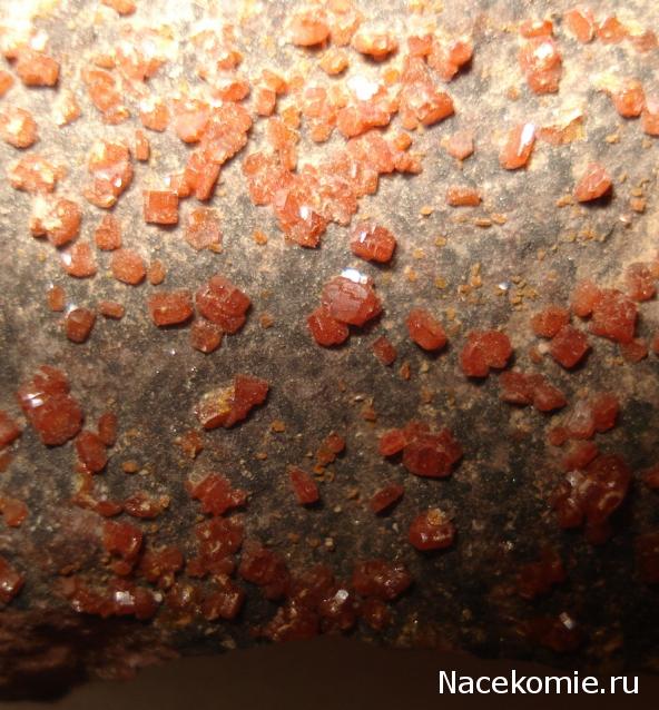 Минералы Сокровища Земли №59 - Ванадинит