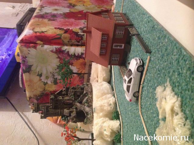 Железная Дорога в Миниатюре №4 – Половина деталей домика, электрическая лампа