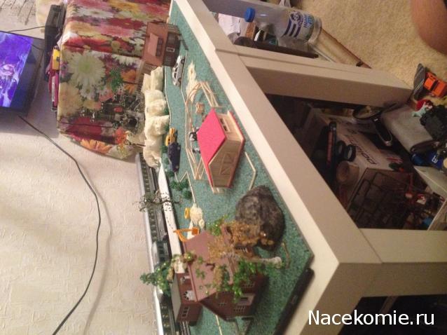 Железная Дорога в Миниатюре №4 – Половина деталей домика, электрическая лампа