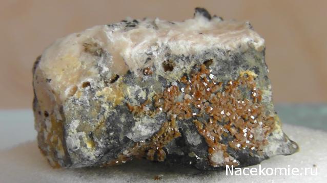 Минералы Сокровища Земли №59 - Ванадинит