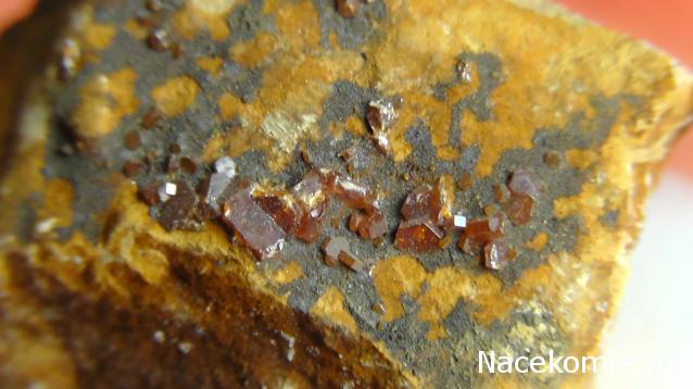 Минералы Сокровища Земли №59 - Ванадинит