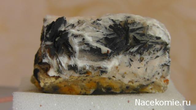 Минералы Сокровища Земли №59 - Ванадинит